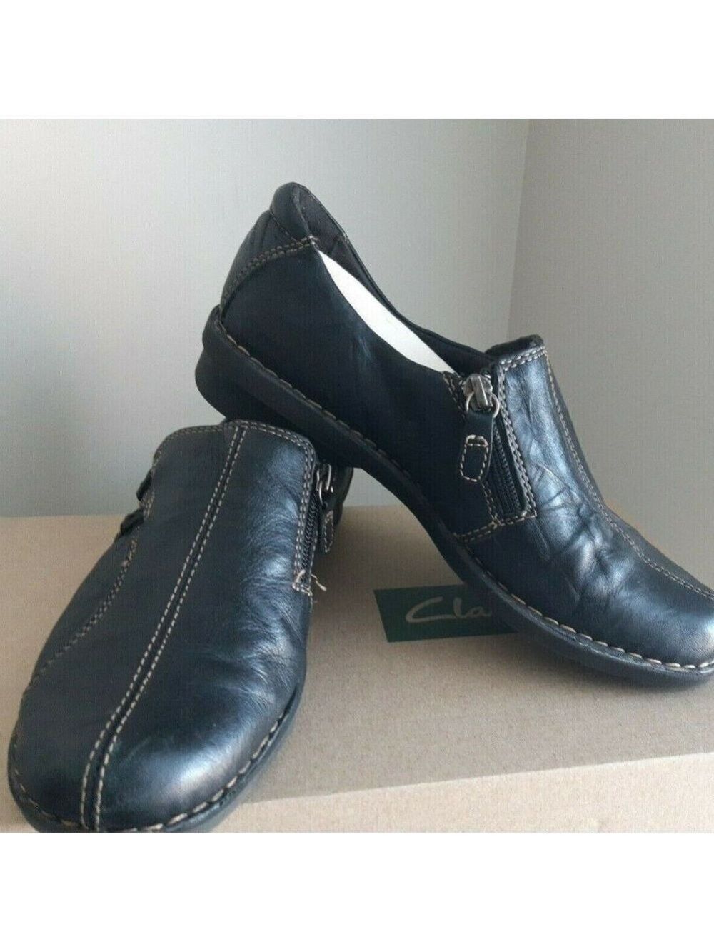 CLARKS black leather shoes loafers style 84151 contrast stitching ladies Sz 7.5